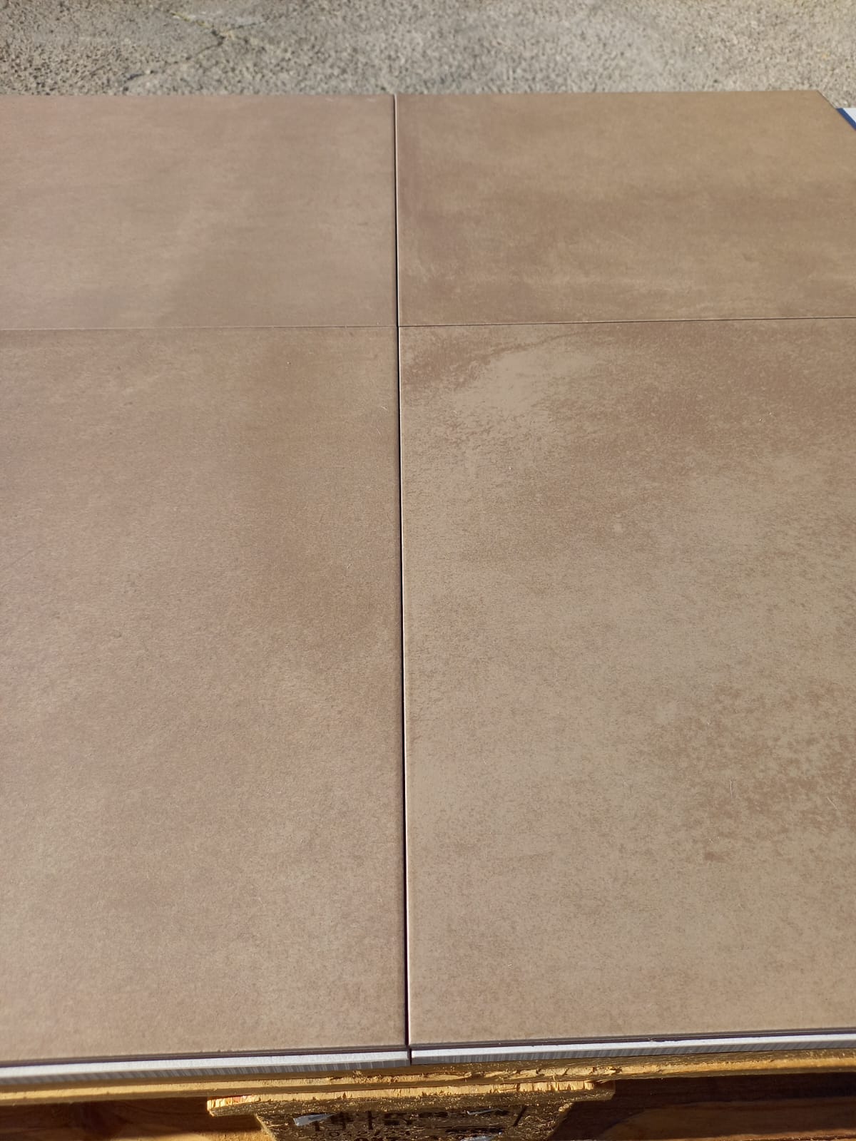 Piastrelle 41x41 Land noce marrone matt