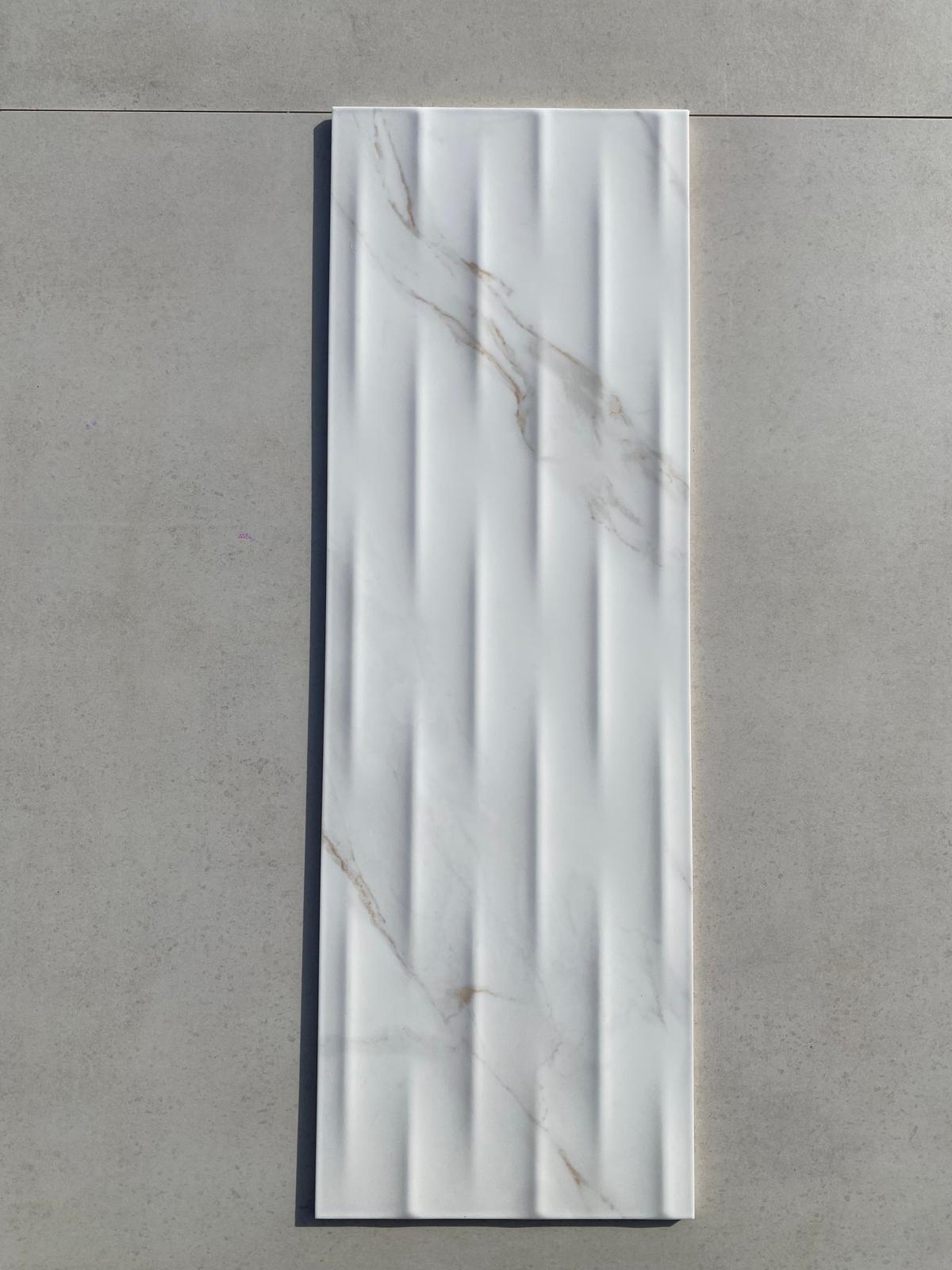 Piastrelle 25x75 Motif Extra calacatta gold lucido in rilievo
