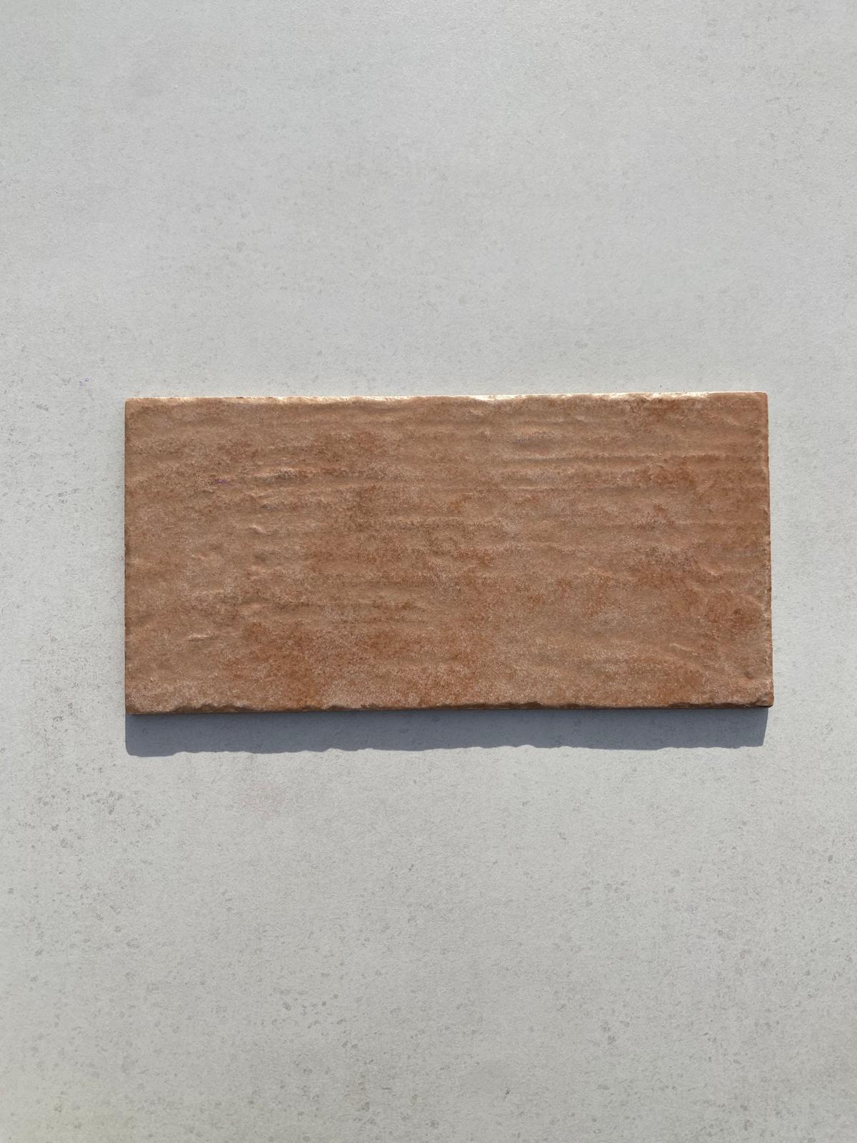 Piastrella 15x30 Capri rosa tono P51M da esterno R9