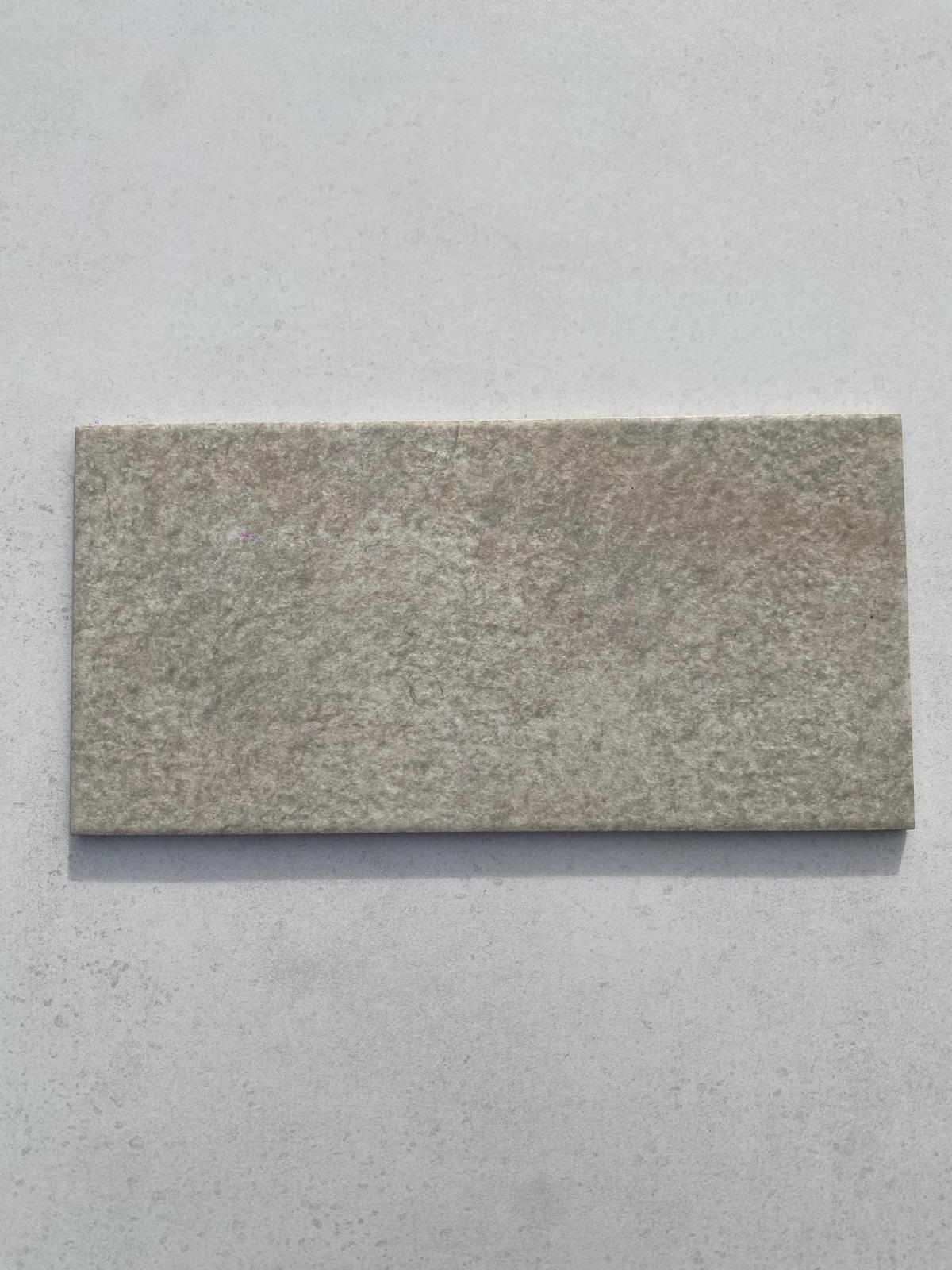 Piastrelle 16.5x33 Pietra almond da esterno R9