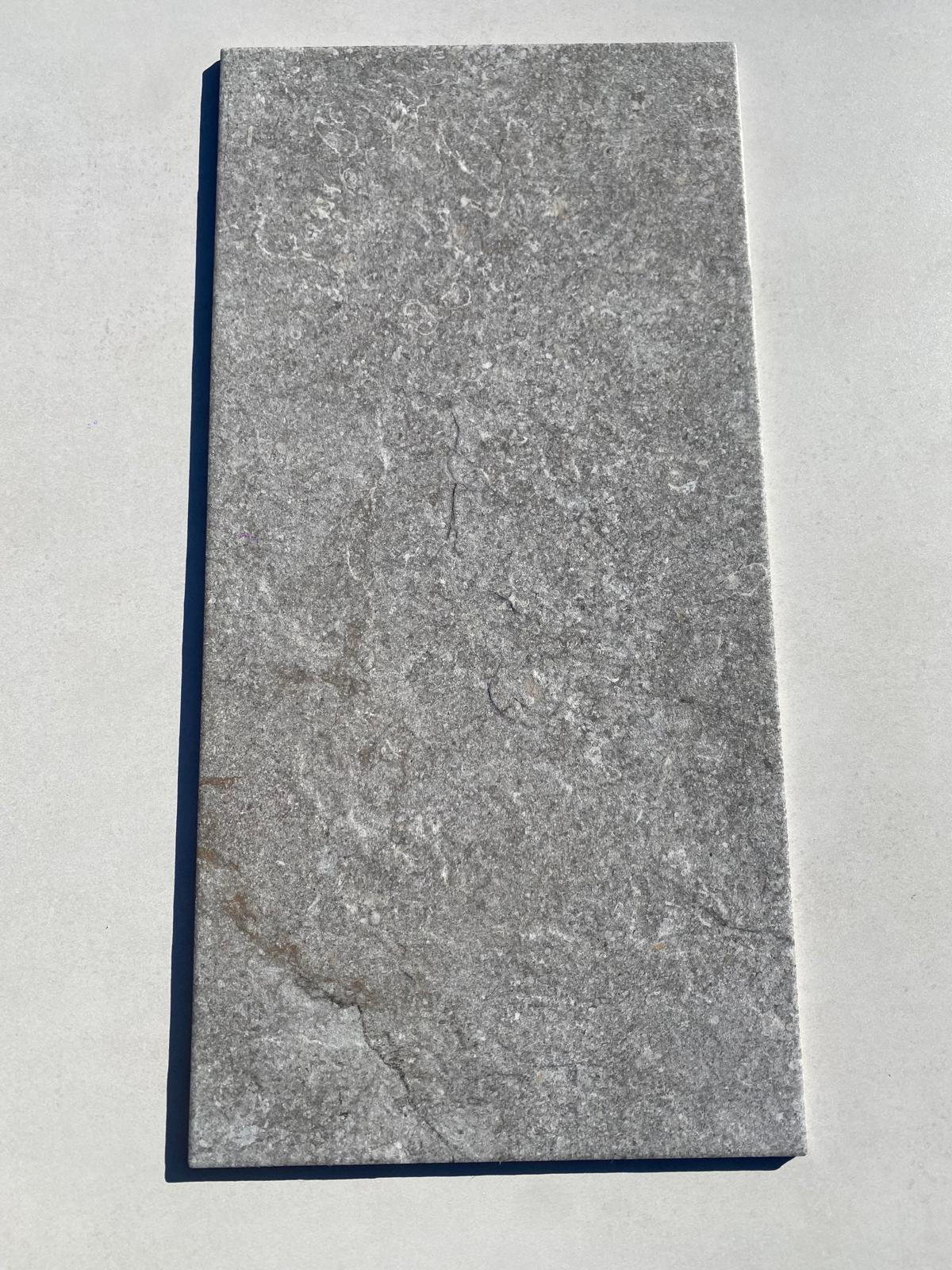 Piastrelle 30x60 Alpi grigio da esterno R11