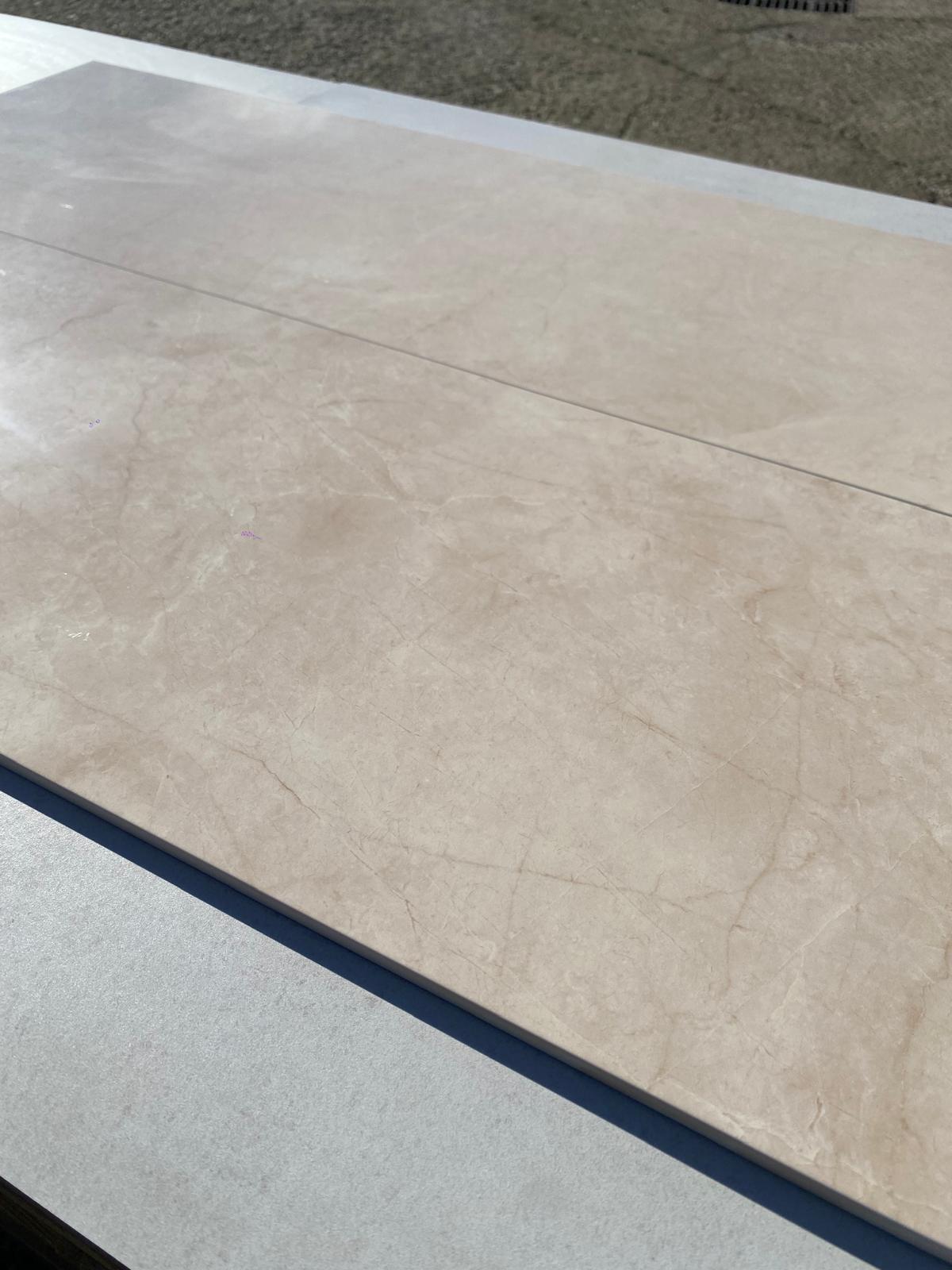Piastrelle 30.5x91.5 Delux beige marmo rettificato lucido
