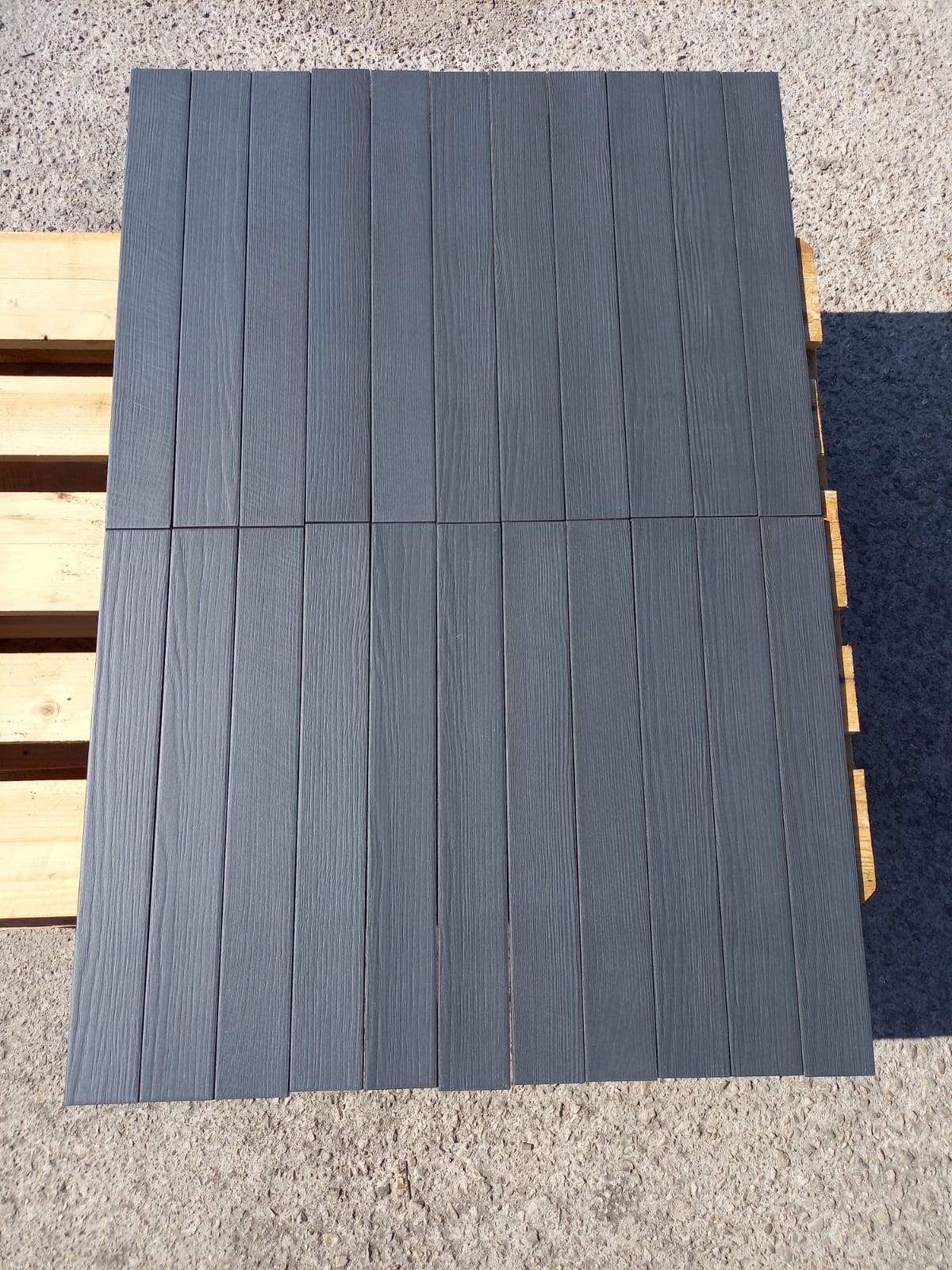 Piastrelle 7.5x60 Elementi nero legno