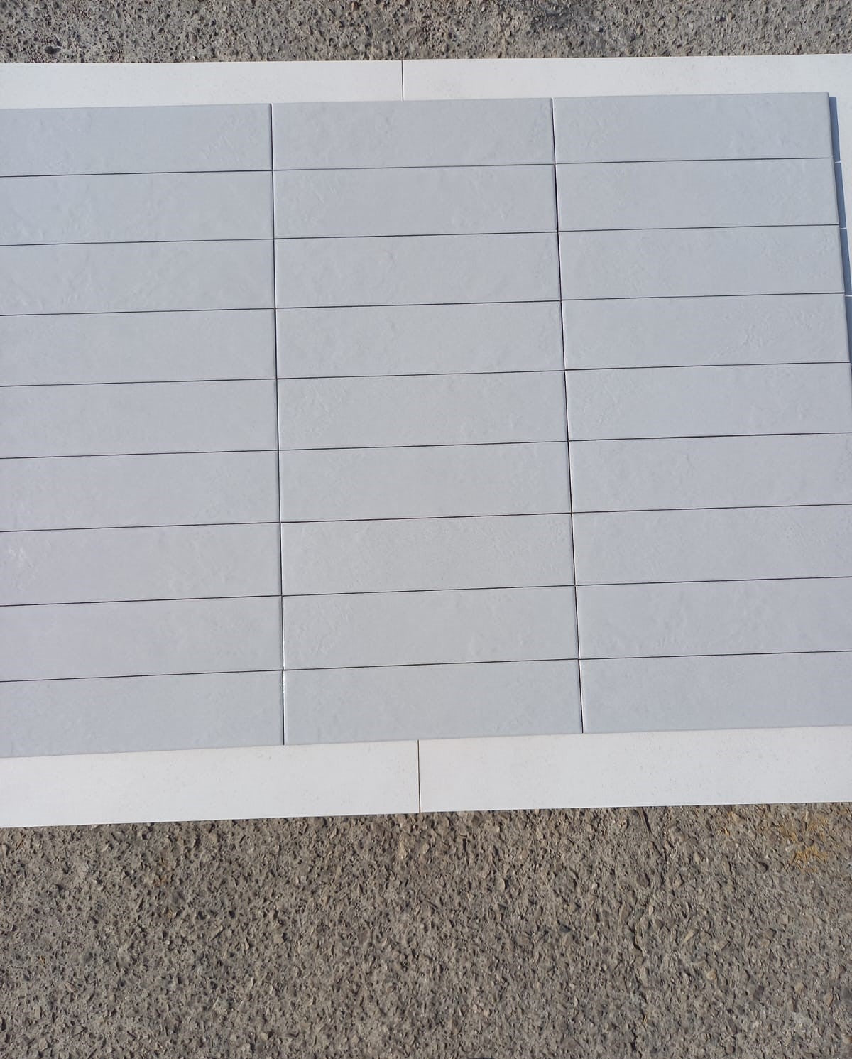 Piastrella 7.5x30 Regoli grigio glossy