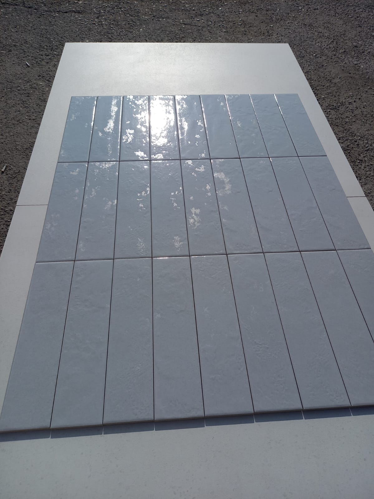 Piastrella 7.5x30 Regoli grigio glossy