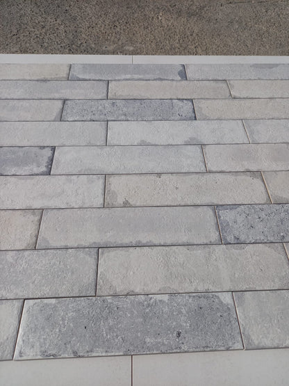 Piastrella 7.5x30 Bricklane bianco sfumato