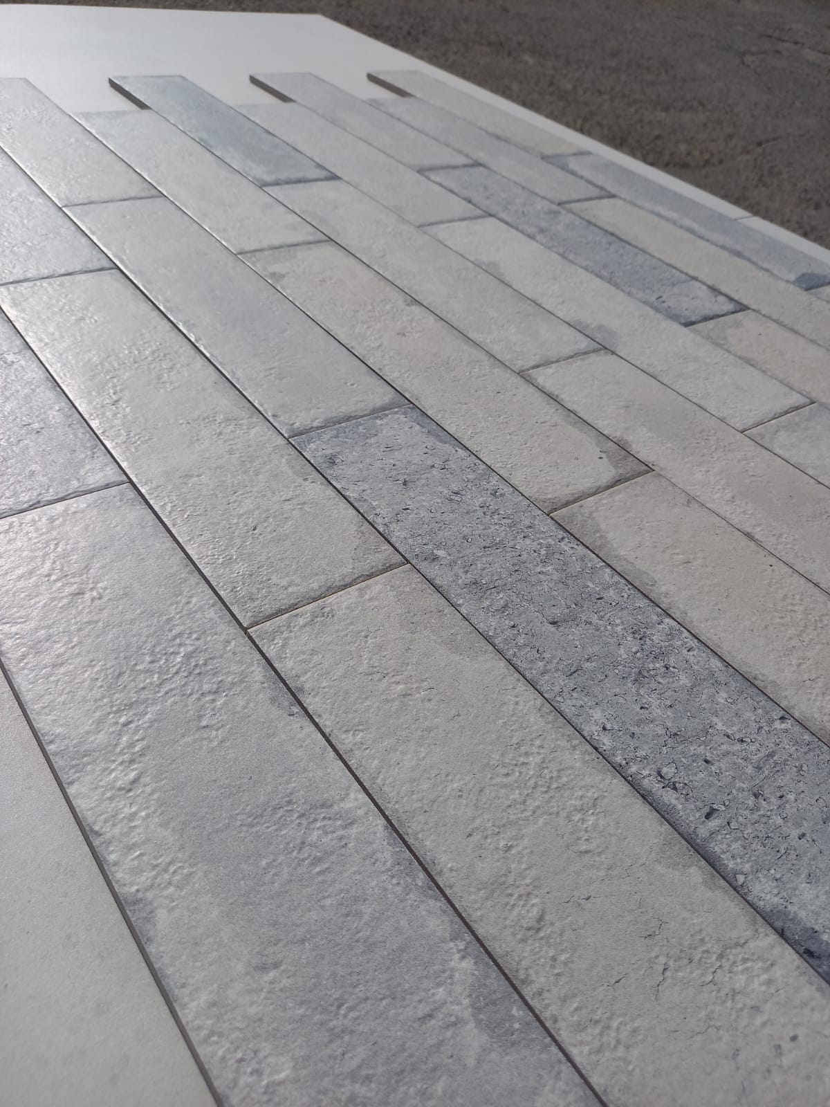 Piastrella 7.5x30 Bricklane bianco sfumato