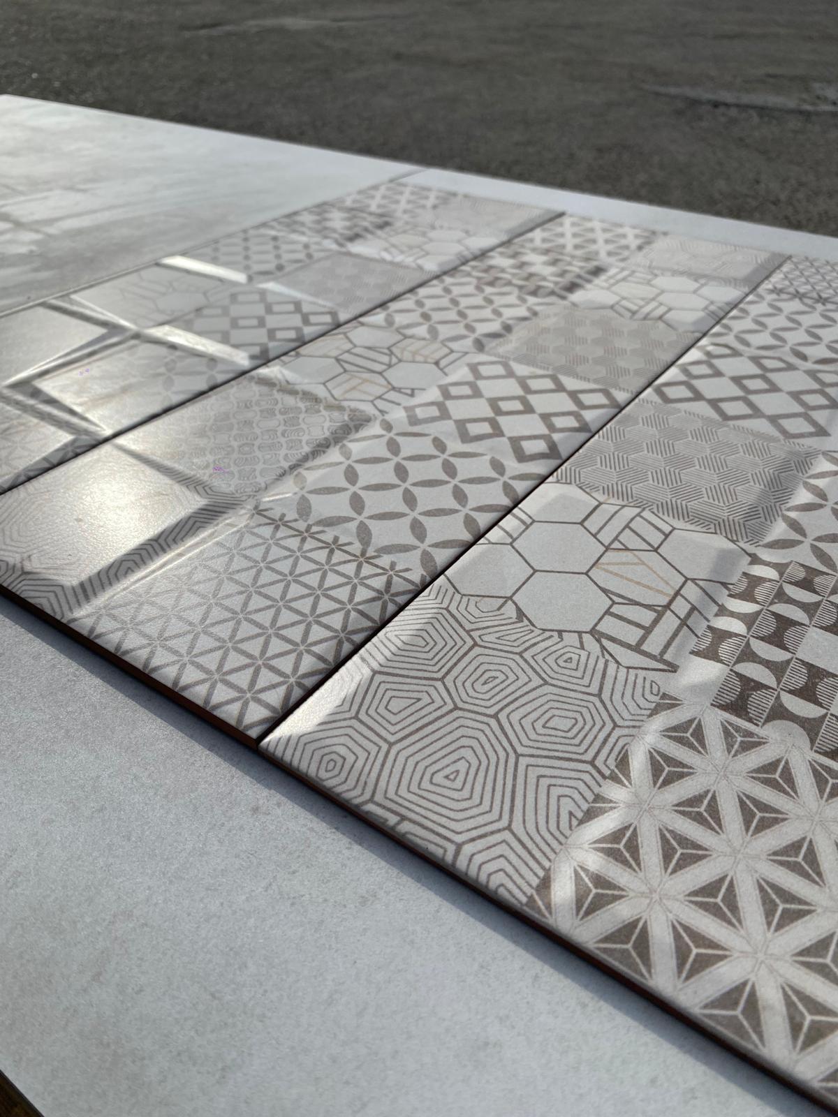 Piastrelle 20x60 Insaf crema marrone decoro in rilievo