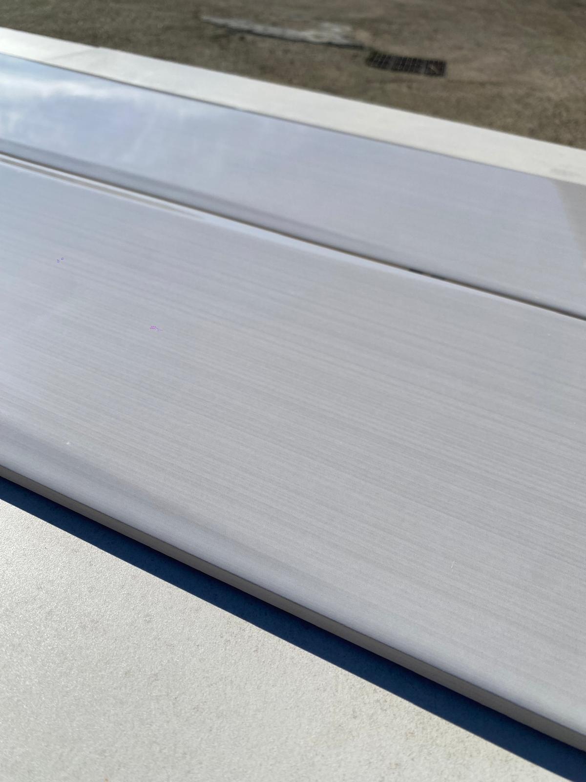 Piastrelle 25x75 Linear grigio in rilievo lucido
